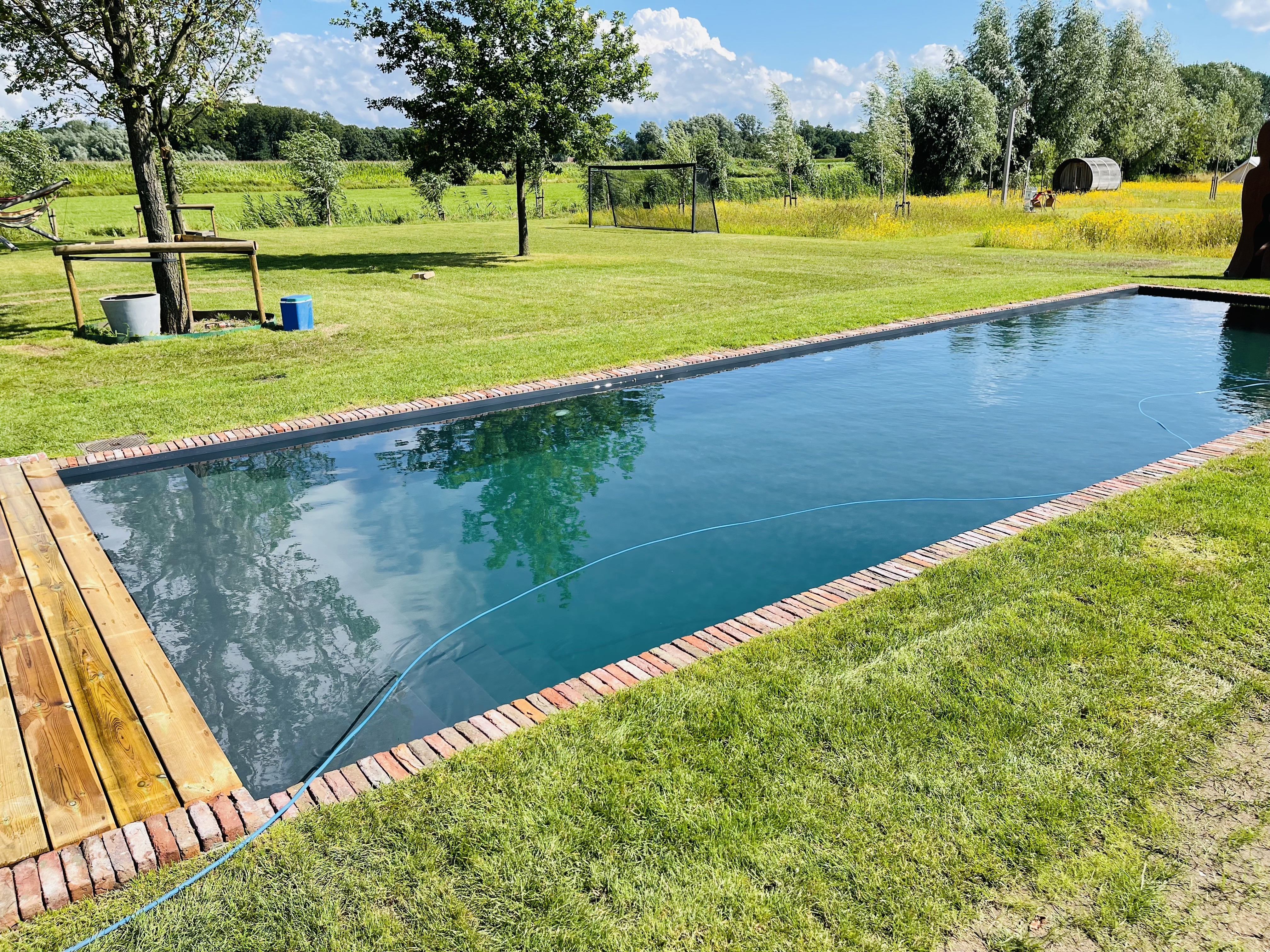 anthracite-colored-prefabricated-pool-Laarne-BE