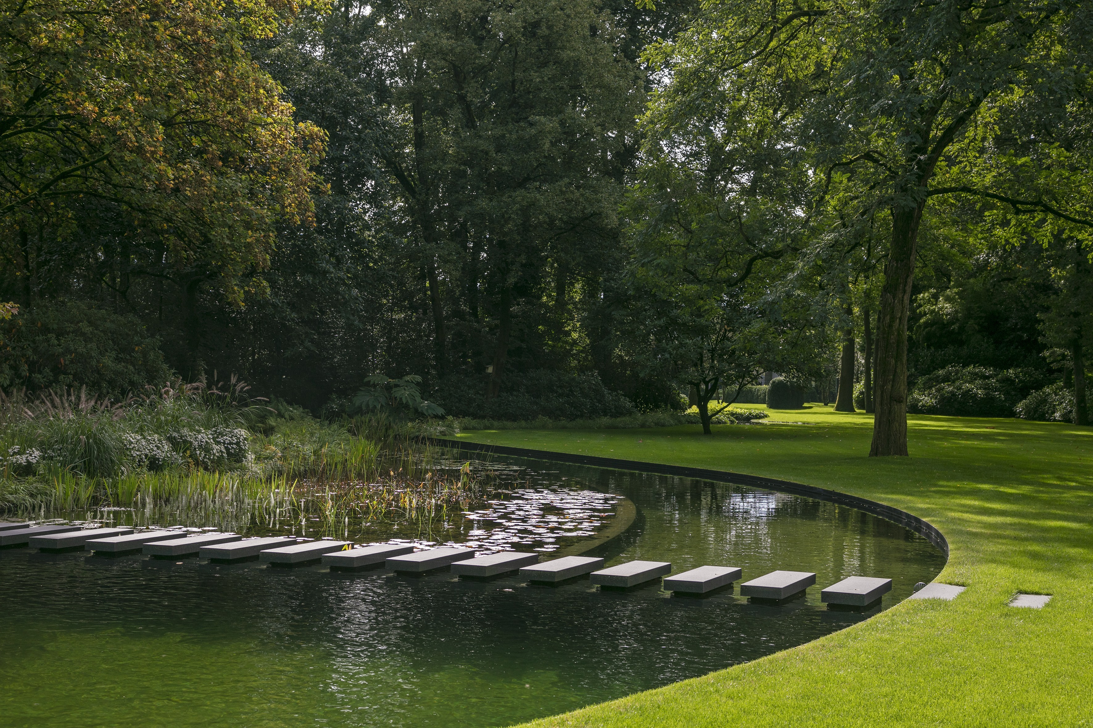 swimming-pond-in-private-landscaped-park-Het-Gooi-NL-detail